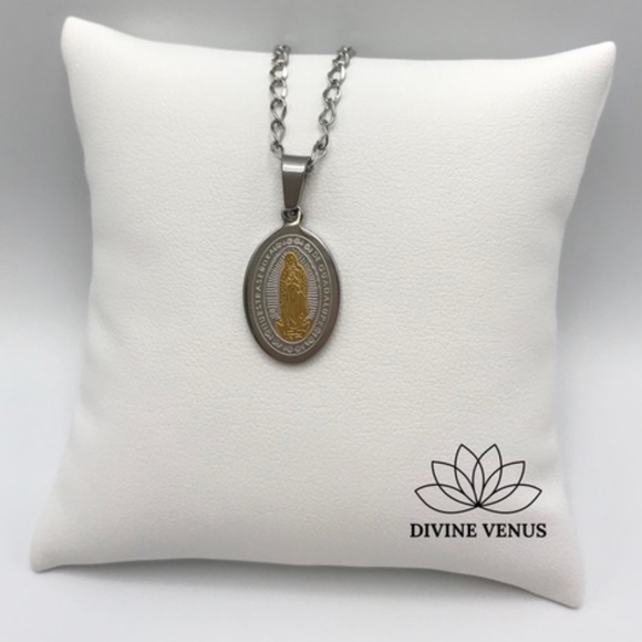 Mother Mary Necklace - Picture 4 of 8